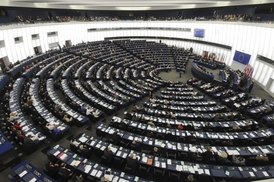 Moc europoslanců se stále zvětšuje. Občané EU to ale tak nevnímají.