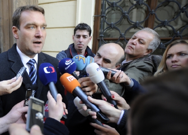 Poslanec Radim Fiala (nalevo).