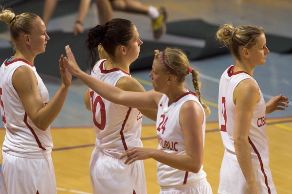 Po úspěšně zvládnuté základní skupině mistrovství Evropy čeká české basketbalistky boj o účast ve čtvrtfinále. Po úspěšně zvládnuté základní skupině mistrovství Evropy čeká české basketbalistky boj o účast ve čtvrtfinále.