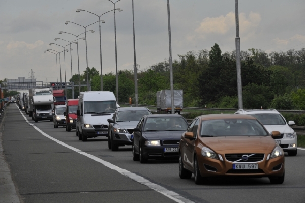 Náročné opravy na D1 mohou působit řidičům komplikace. Náročné opravy na D1 mohou působit řidičům komplikace.