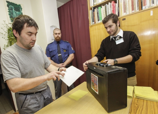 ODS by ve volbách, které by se konaly před nynější vládní krizí, dostala 38 mandátů (ilustrační foto).