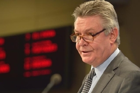 Eurokomisař Karl de Gucht pěje na TTIP ódy.