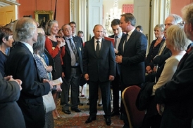 Putin po jednání G-8 v Londýně.