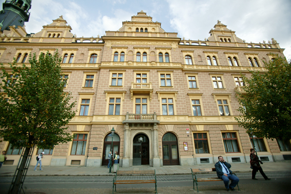 Akreditační komise prodloužila akreditaci Právnické fakultě Západočeské univerzity v Plzni. Akreditační komise prodloužila akreditaci Právnické fakultě Západočeské univerzity v Plzni.
