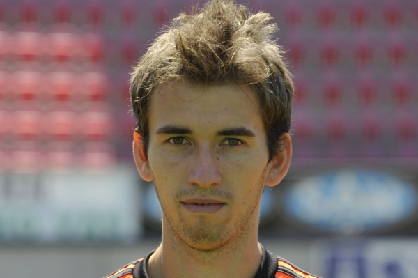 Záložník Tomáš Hořava.
