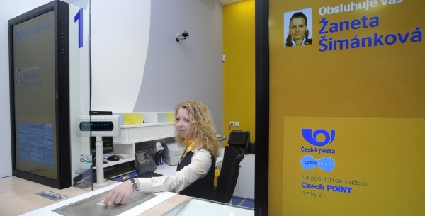 Česká pošta možná zdražením porušila zákon, tvrdí ČTÚ.