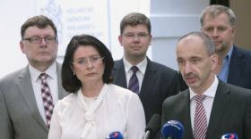 Vedení ODS poté, co nominovalo Miroslavu Němcovou kandidátkou na premiérku: zleva Zbyněk Stanjura, Miroslava Němcová, Jiří Pospíšil, Martin Kuba a Petr Bendl.