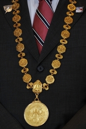 Primátorský řetěz.