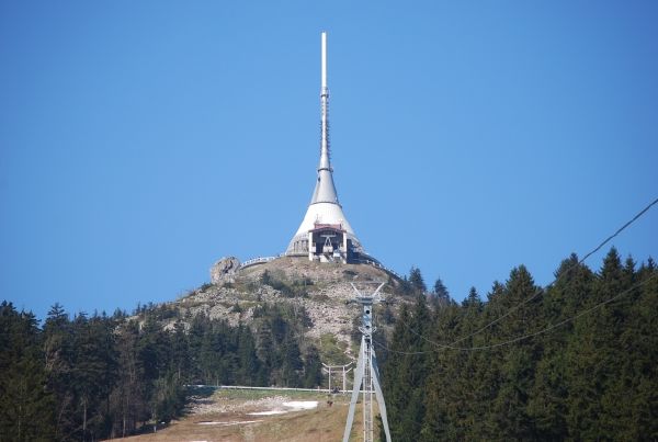 Atypickou podobu Ještědu vyzdvihuje mnoho architektů.