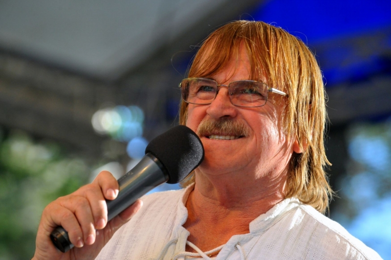 Producent a muzikant Karel Vágner je známý sukničkář.