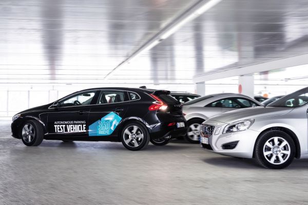 Splněný sen mnoha řidičů aneb automobil, který sám zaparkuje. 