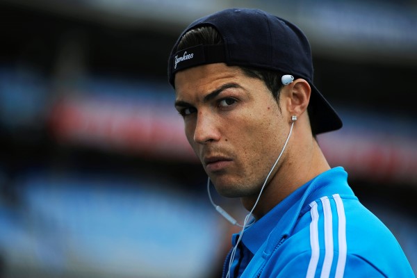 Cristiano Ronaldo obdržel návrh na astronomickou gáži. Cristiano Ronaldo obdržel návrh na astronomickou gáži.