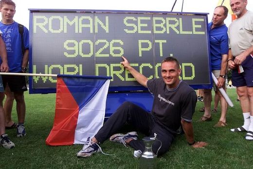 Šeberle jako první na světě překonal bájnou hranici devět tisíc, rekord mu vydržel jedenáct let. Šeberle jako první na světě překonal bájnou hranici devět tisíc, rekord mu vydržel jedenáct let.