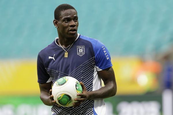 Častý hříšník Mario Balotelli. Častý hříšník Mario Balotelli.
