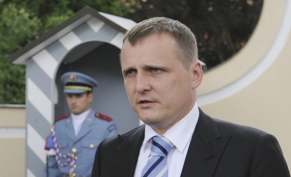 Vít Bárta a předsedkyně poslaneckého klubu VV Kateřina Klasnová dorazili v neděli odpoledne do Lán Vít Bárta a předsedkyně poslaneckého klubu VV Kateřina Klasnová dorazili v neděli odpoledne do Lán