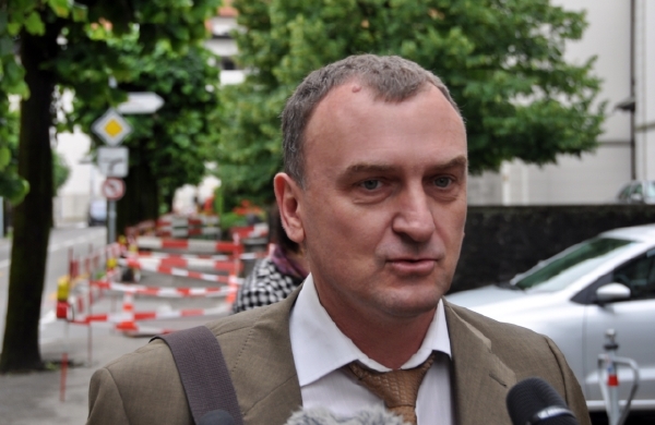 K soudu se dopoledne dostavil Antonín Koláček. K soudu se dopoledne dostavil Antonín Koláček.