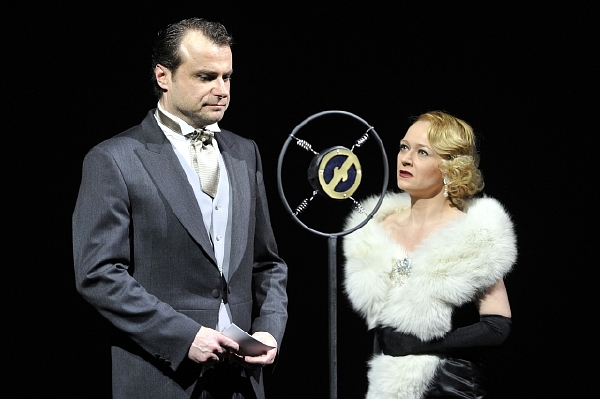 Jedna ze současných inscenací brněnského divadla Králova řeč: Martin Sláma v roli vévody z Yorku a Eva Novotná jako jeho manželka. Jedna ze současných inscenací brněnského divadla Králova řeč: Martin Sláma v roli vévody z Yorku a Eva Novotná jako jeho manželka.