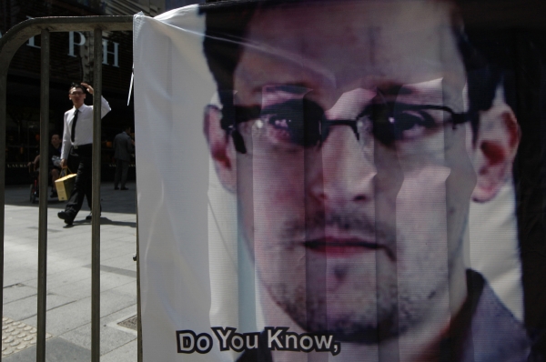 Snowden utíká před Velkým bratrem v USA. Snowden utíká před Velkým bratrem v USA.