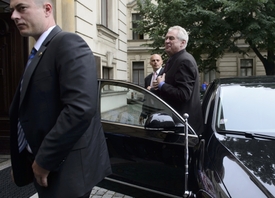 Prezident Miloš Zeman poprvé dorazil na jednání tripartity.