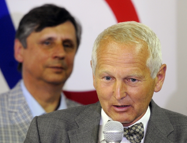 Neúspěšný prezidentský kandidát Jan Fischer (vlevo) a kardiochirurg Jan Pirk. Neúspěšný prezidentský kandidát Jan Fischer (vlevo) a kardiochirurg Jan Pirk.