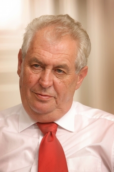 Prezident Miloš Zeman se prý snaží rozšířit svou moc.
