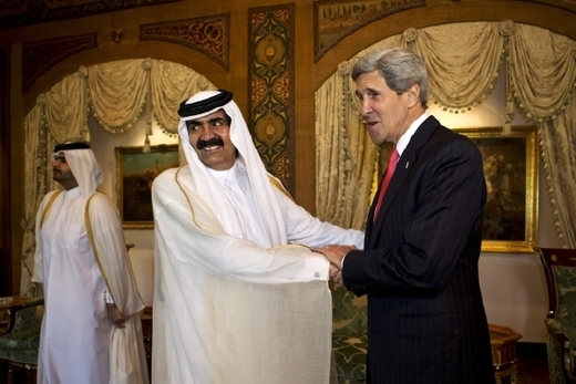 Ministr zahraničí USA Kerry jedná s vládci Kataru. Ministr zahraničí USA Kerry jedná s vládci Kataru.
