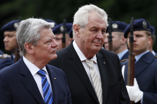 Prezident Zeman se svým německým protějškem Joachim Gauckem (vlevo). Prezident Zeman se svým německým protějškem Joachim Gauckem (vlevo).