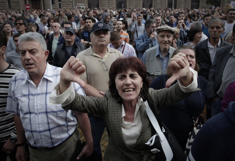 Bulharští demonstranti již téměř dva týdny protestují proti nové vládě.