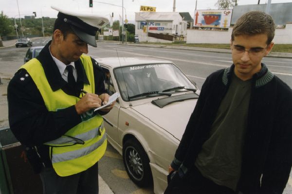 Prázdniny znamenají větší výskyt dopravních policistů (ilustrační foto). Prázdniny znamenají větší výskyt dopravních policistů (ilustrační foto).