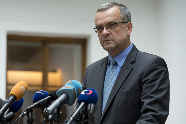 Ministr financí Miroslav Kalousek (TOP 09) nechce, aby Miloši Zemanovi jeho plány prošly.