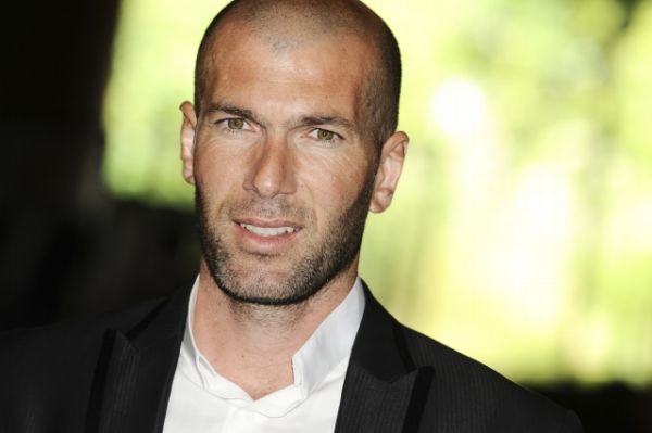 Zinédine Zidane míří na lavičku Realu Madrid.