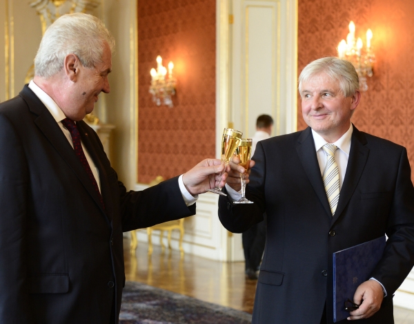 Prezident Miloš Zeman (vlevo) a designovaný premiér Jiří Rusnok.