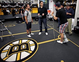 Jaromír Jágr pomalu vyklízí bostonskou šatnu.