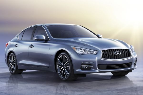 Infiniti Q50, sedan se zajímavě ztvárněným exteriérem. Infiniti Q50, sedan se zajímavě ztvárněným exteriérem.