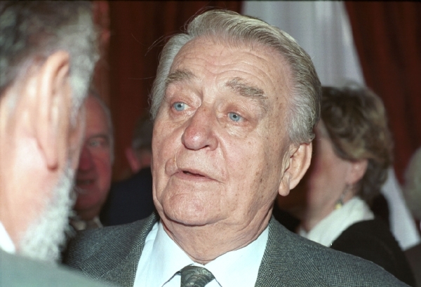 Herec Oldřich Velen.