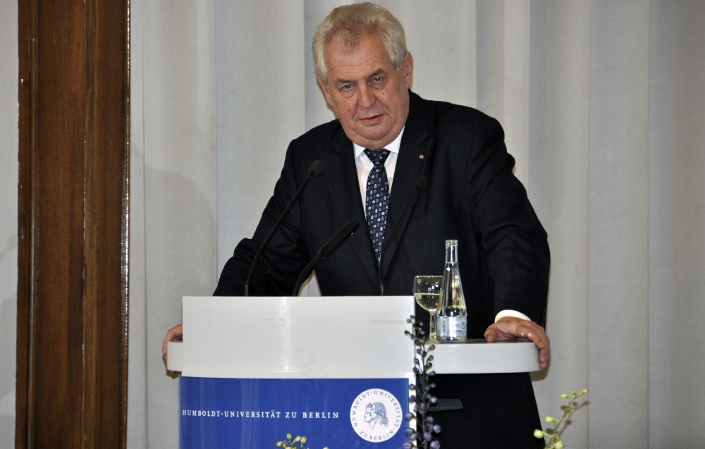 Miloš Zeman při přednášce na berlínské Humboldtově univerzitě. Miloš Zeman při přednášce na berlínské Humboldtově univerzitě.