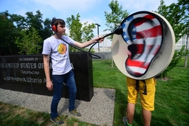Protest proti Velkému uchu USA na Ukrajině.