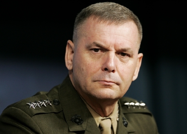 Čtyřhvězdičkový generál podezřelý ze zrady.