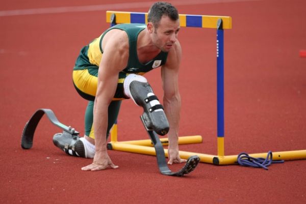Oscar Pistorius se vrátil na bežeckou dráhu.