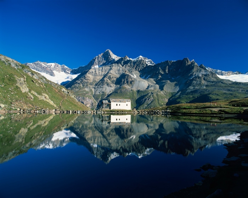 Bílá kaple ve švýcarském Valais.