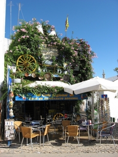 Majitelé barů a restaurací v Algarve mají nouzi o zaměstnance.