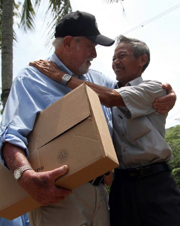 Dojemné setkání veteránů vietnamské války.