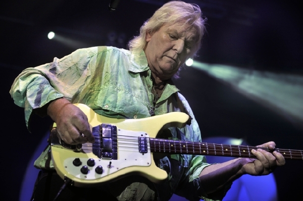 Skupina Yes byla v Praze již několikrát, na fotografii baskytarista Chris Squire. Skupina Yes byla v Praze již několikrát, na fotografii baskytarista Chris Squire.