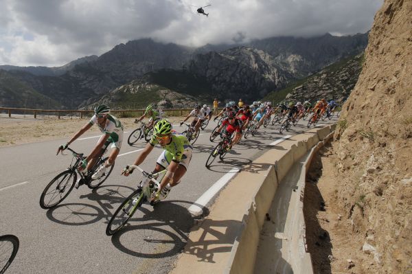 Slovenský cyklista Peter Sagan (nejblíže vpravo).