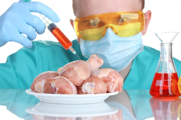 Slovenští veterináři odhalili v domácí obchodní síti kuřecí maso z Polska s nadměrným obsahem antibiotik (ilustrační foto). Slovenští veterináři odhalili v domácí obchodní síti kuřecí maso z Polska s nadměrným obsahem antibiotik (ilustrační foto).