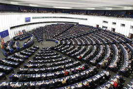 Evropský parlament zbavil imunity europoslankyni Marine Le Penovou.