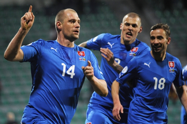 Slovenští fotbalisté se mohou těšit na nového trenéra. Slovenští fotbalisté se mohou těšit na nového trenéra.