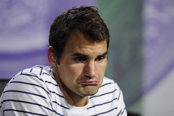 Po neúspěších zachmuřený Roger Federer.