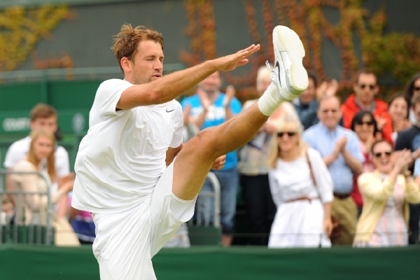 Lukasz Kubot baví Wimbledon svým tenisem i tanečními kreacemi.