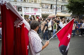Projekt před více než měsícem v zemi spustil masové demonstrace.